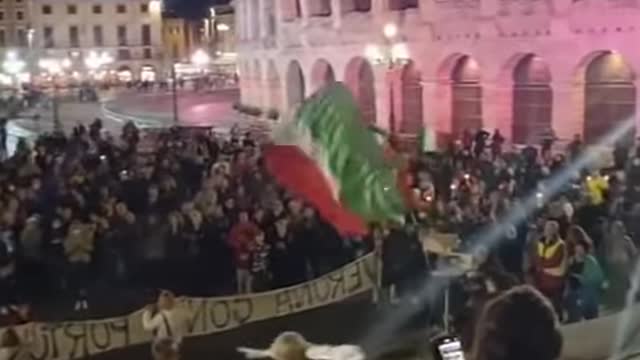 Verona risponde a Trieste: "La gente come noi non molla mai!".