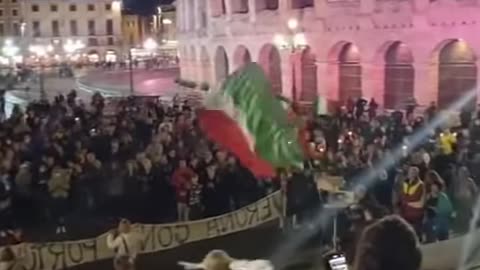 Verona risponde a Trieste: "La gente come noi non molla mai!".