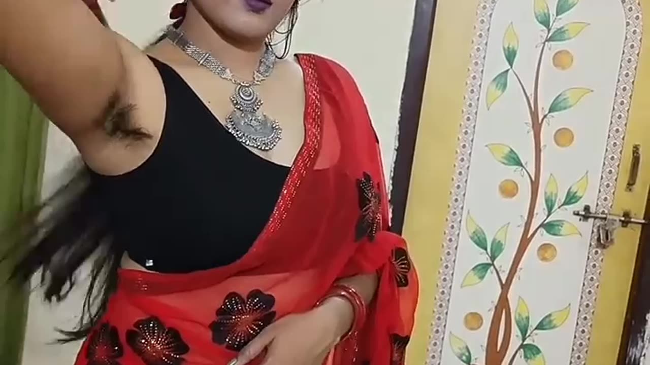 Hot RajLaxmi Bhabhi Red & Black Saree Short Vlog 💕💕💕