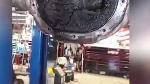 Auto parts state detection, internal carbon accumulation piled up repair car