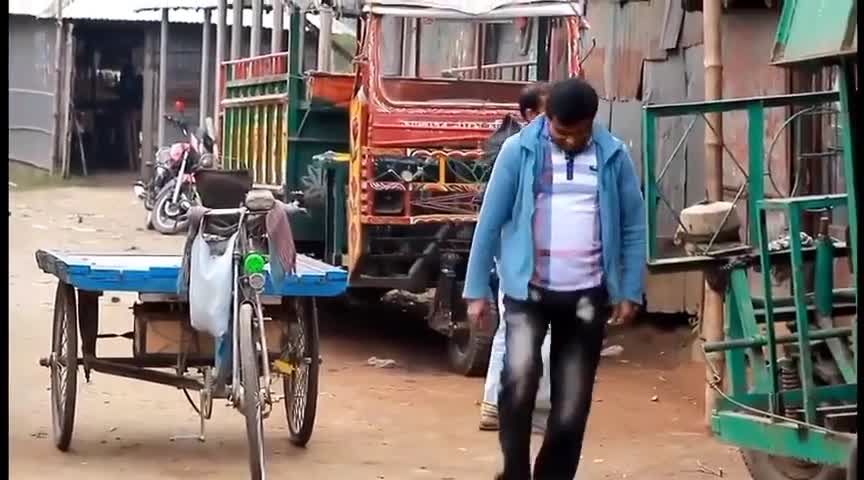 Prank passers-by on the street.