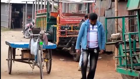 Prank passers-by on the street.