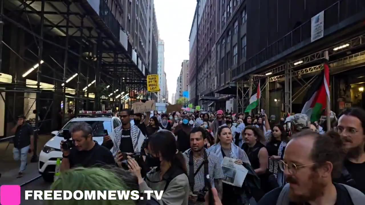 Car window SMASHED UP as Thousands flood Manhattan for Palestine