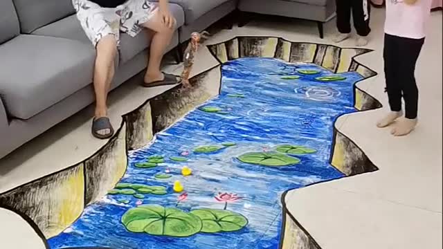 Two kids draw 3d arts , funny parents