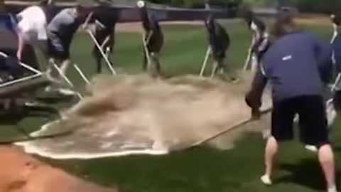 This baseball team came up with a genius way of clearing their flooded pitch... 👏⚾