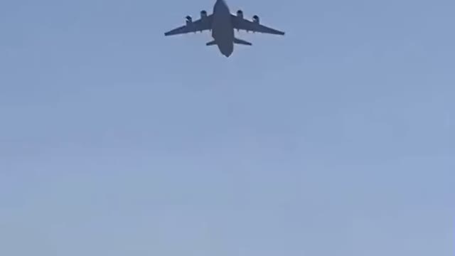 C17 from Afghanistan takes off people falling too their Deaths