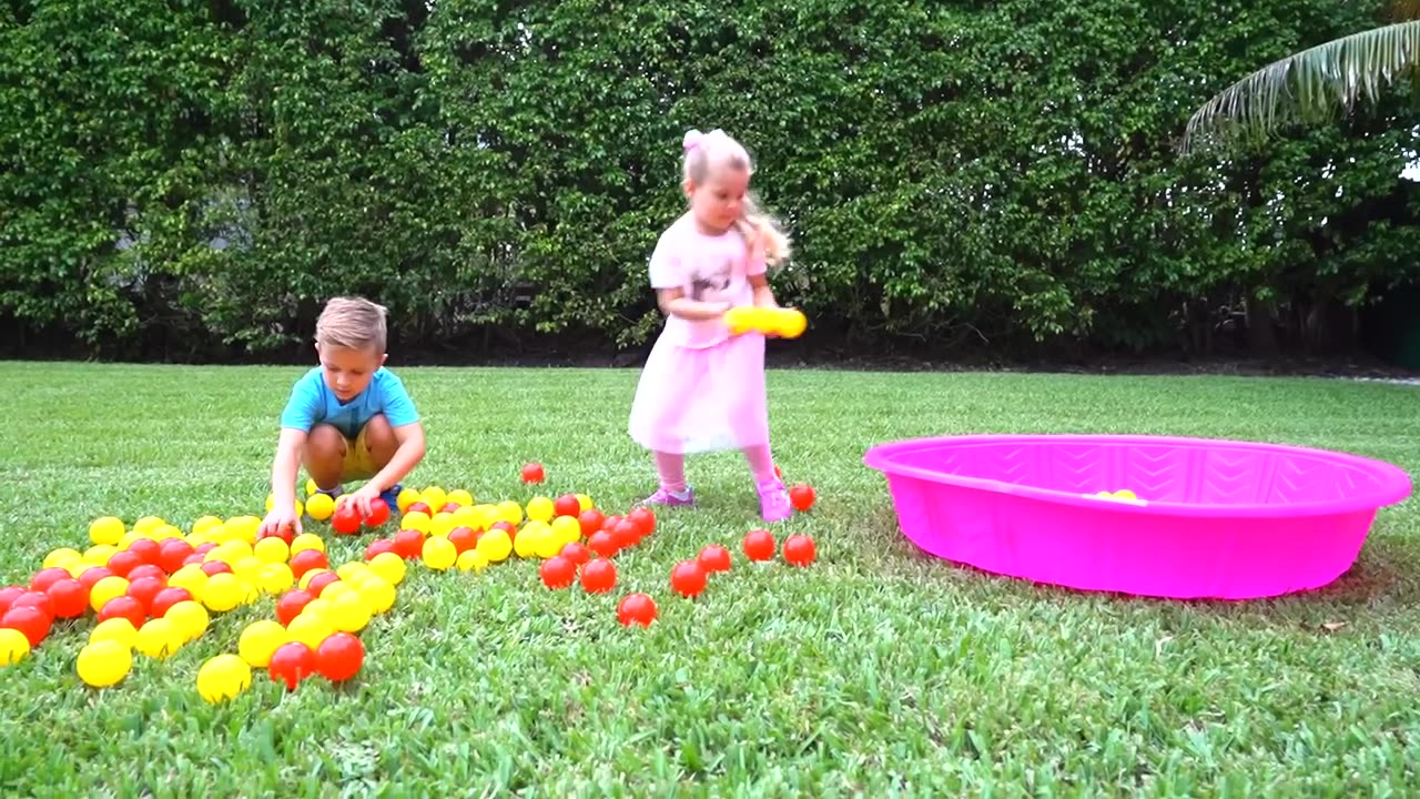 Roma and Diana play Outdoor Games for Kids