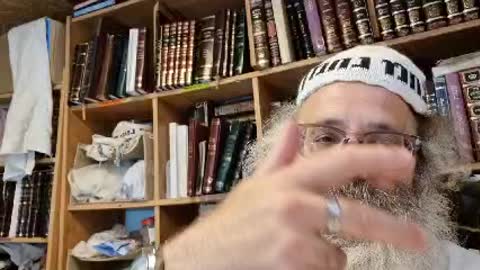אני ואמי נשבינו לבין העובדי כוכבים יצאתי לשאוב מים דעתי על אמי ללקט עצים- שיר נ נח מסכת כתובות דף כז