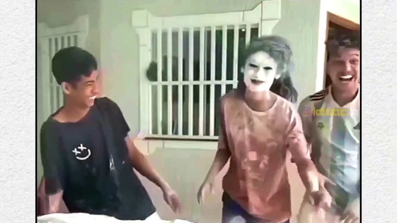 Just playing a simple game with my friendly enemy 😄