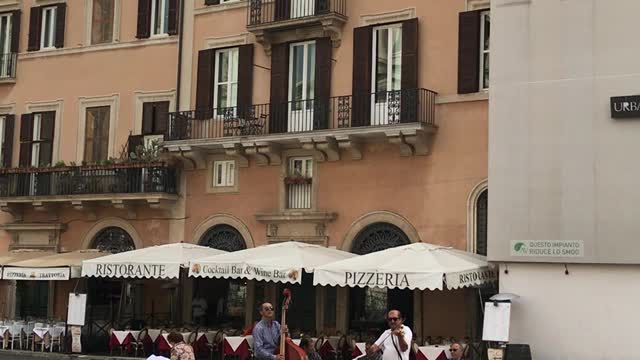 Buskers in Piazza Navona