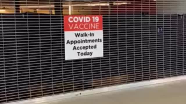 Malls now have “vaccine stores“