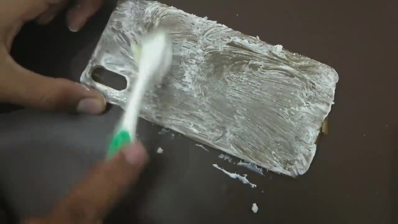 How to Simply Clean Your Phone Case with an Amazing Result