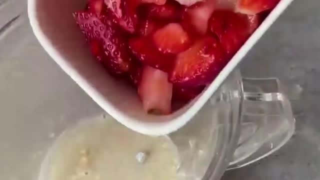 Oats Stawberry Healthy Smoothie for Weight Loss