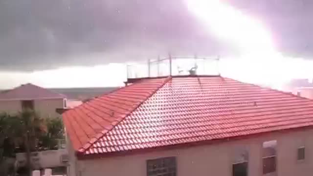 8 29 09 LIGHTNING Strikes in front of camera