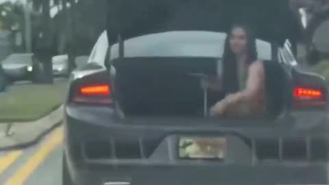 Honk To See A Midget Twerk