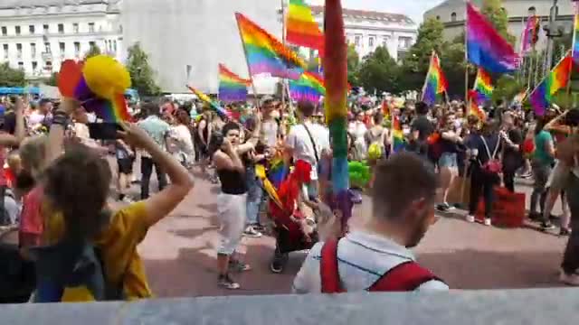 LIVE: Sudionici pridea okupljaju se pred Mimarom