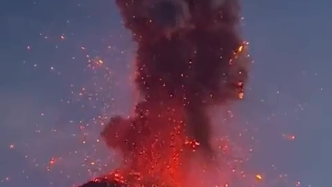 ❗️Mount Etna Erupts Again