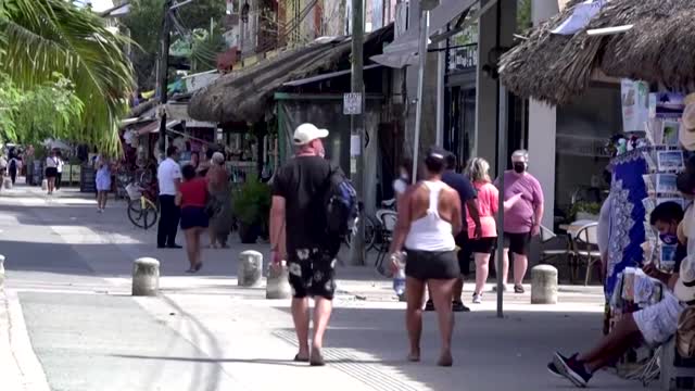 U.S. tourists flock to Mexican Caribbean