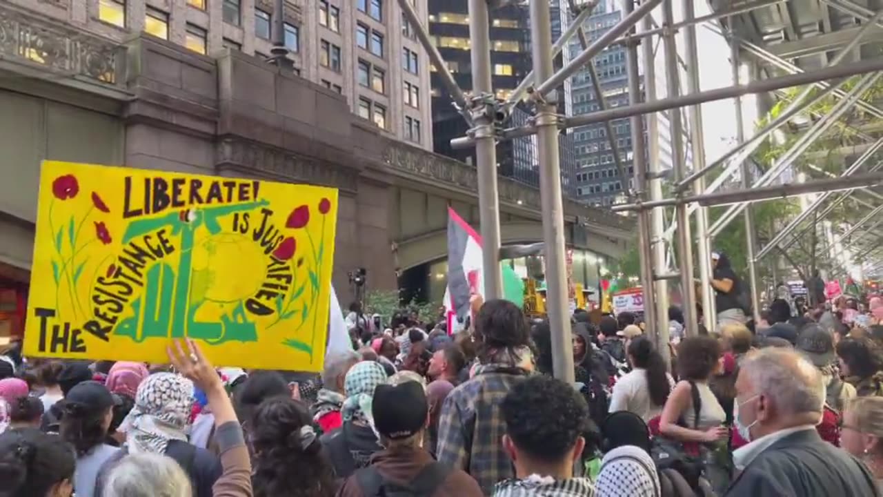 Anti-Israel protesters gather near the UN to protest PM Netanyahu's visit