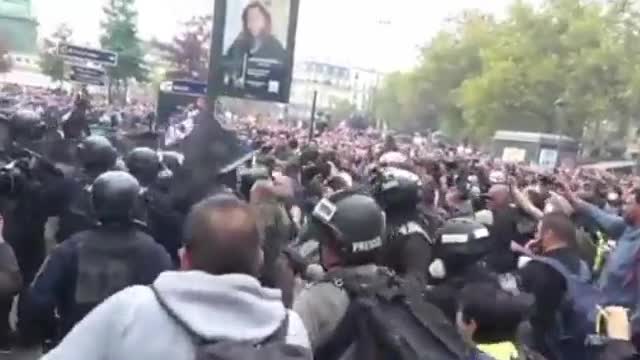 🇫🇷 An estimated 150,000 people protest against record inflation and government economic policies