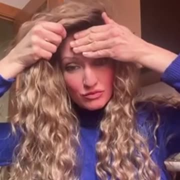 GNIMEGIL Synthetic Long Wave Cur Wigs Female Natural Brown Wig with Clip Free Part Side Bang