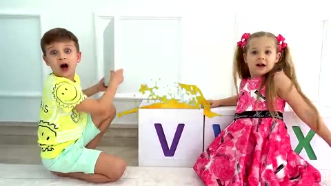 Roma and Diana learn the alphabet _ ABC song