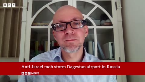 Dagestan: Mob storms Russian airport in search of Jews - BBC News