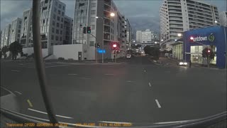 DD Cyclists are above the law and very lucky, Dashcam from my truck