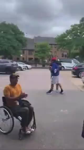 🔥💪🔥 Mr Piers Corbyn pays cash , at a card only store.!!!