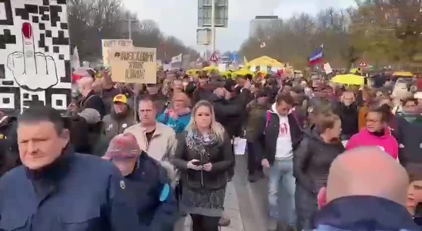 Netherlands: MASSIVE PROTEST AGAINST VAX PASSPORTS, COVID TYRANNY