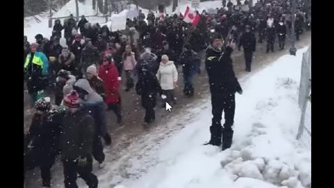 Même les citoyens canadiens sont dans la rue hihi