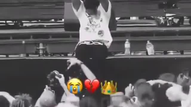 Xxxtentacion best friend sitting alone after he's dead!!!