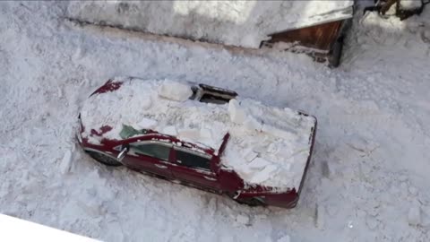 the snow that fell from the roof broke through the car