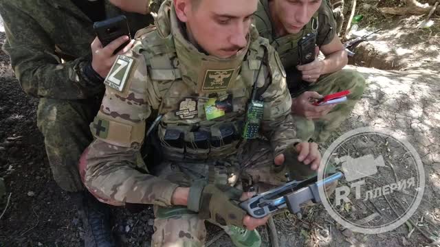 Russian Artillery destroys the AFU to the west of the village of Peski.