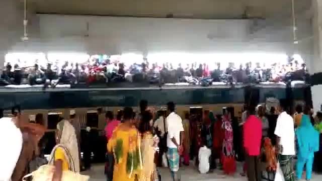 OverCrowded Trains Of Indian