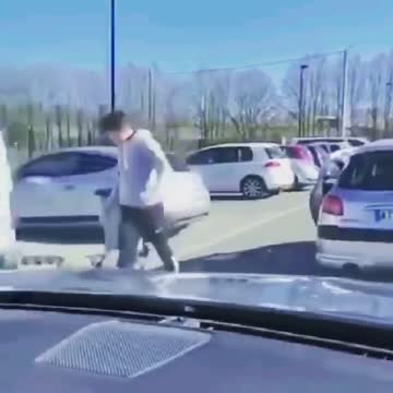 Não jogar lixo no chão 🗑 procedimento óbvio de mínima civilidade.