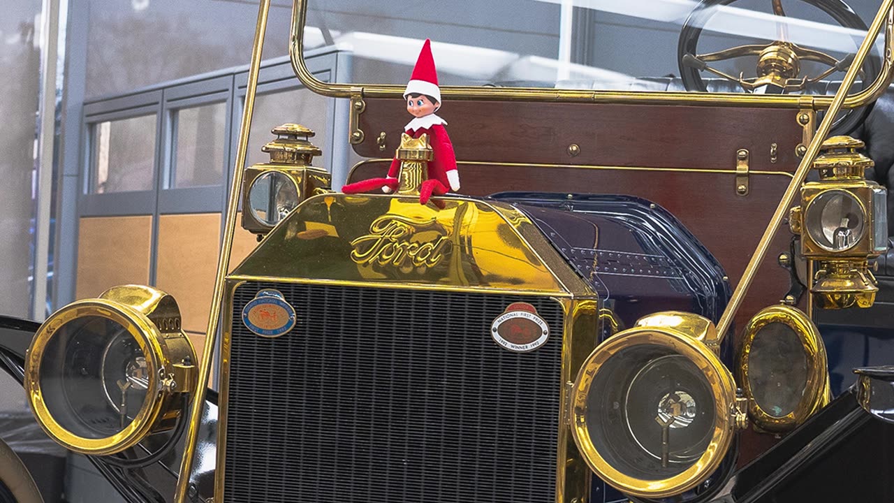 🚗 Uh-oh… Henry’s trying to take the vintage Model T for a spin! 🎅