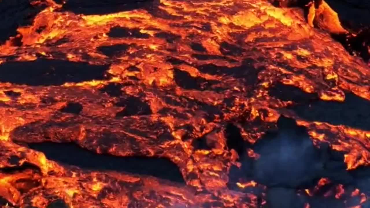 Amazing Videos of the New Volcanic Eruption in Iceland