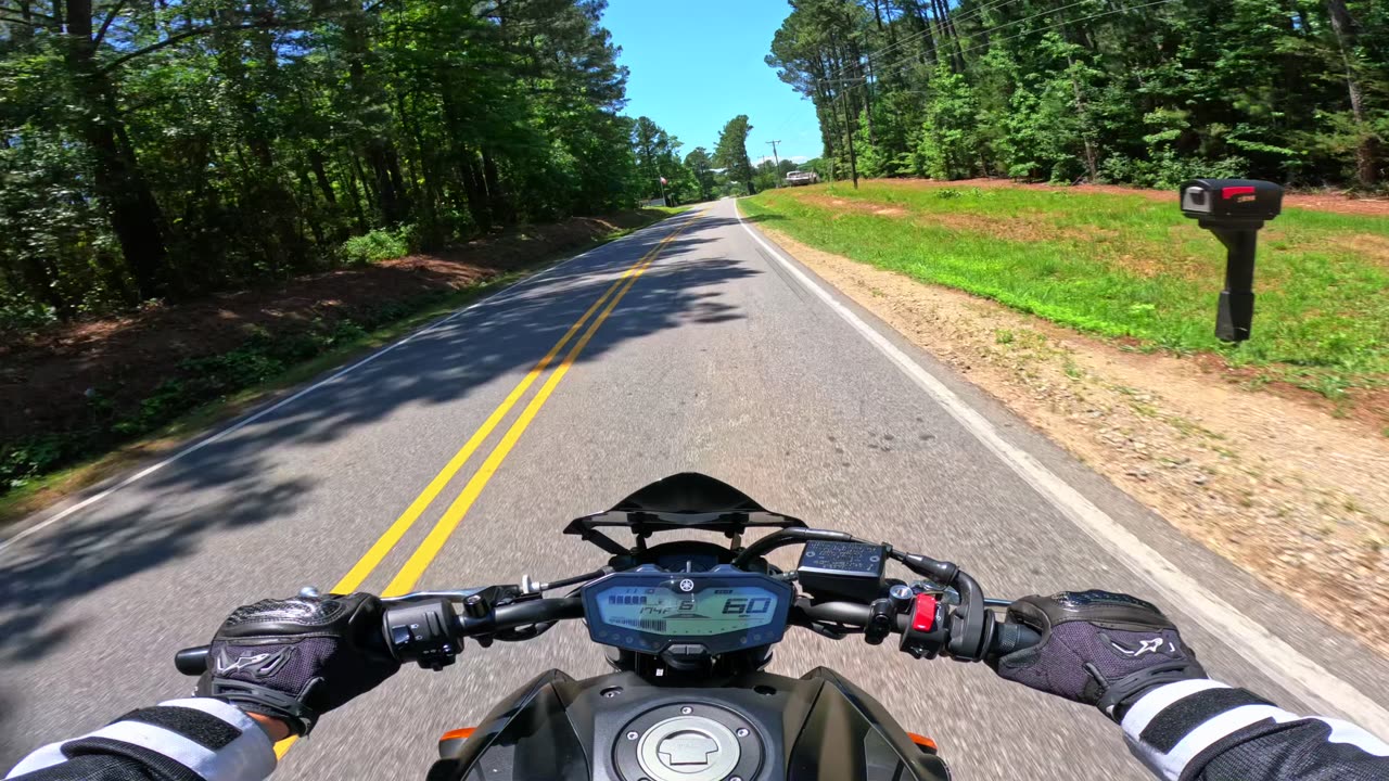 MT-07 Mellow Ride Through The Country