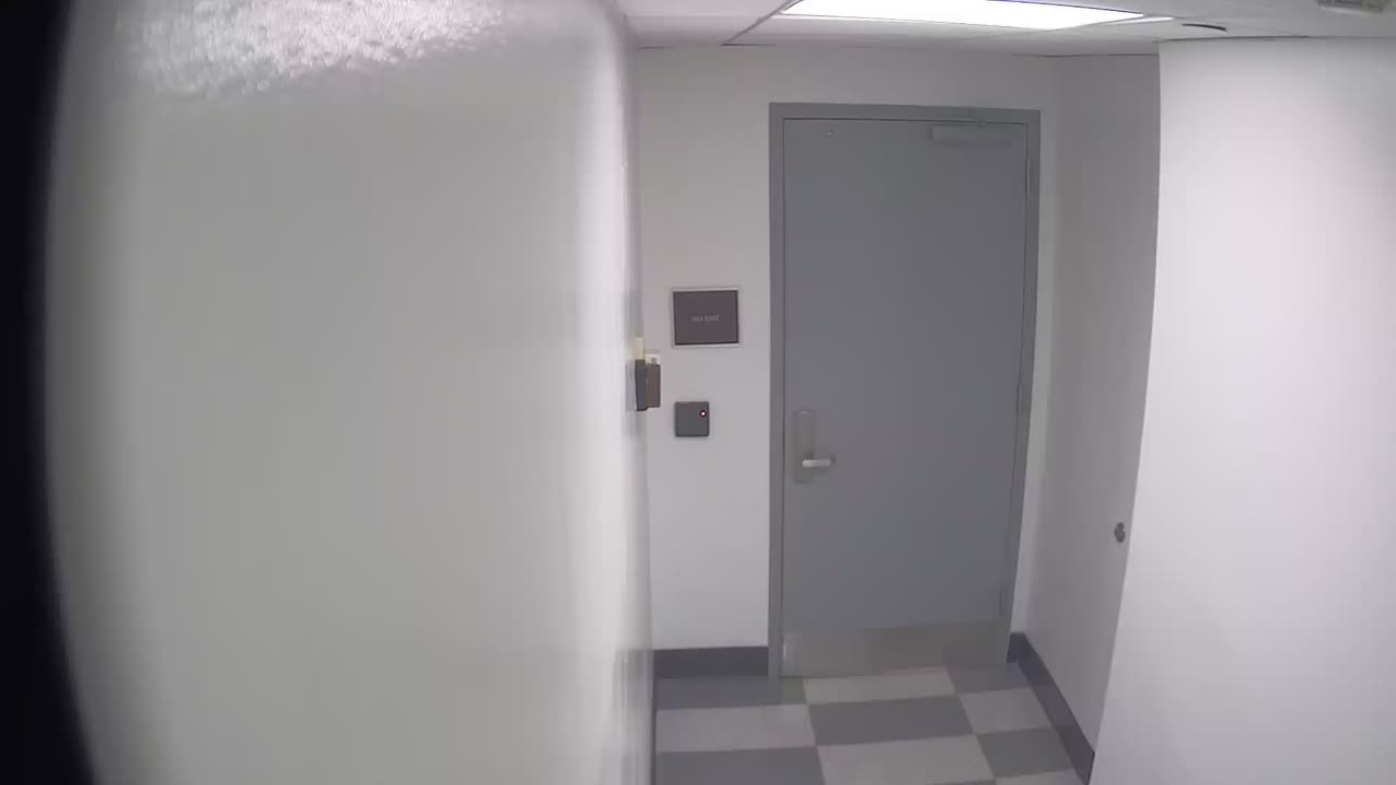 6141RHOBG1G101DStairwayLobbyEntry_2021-01-06_15h40min03s557ms.mp4