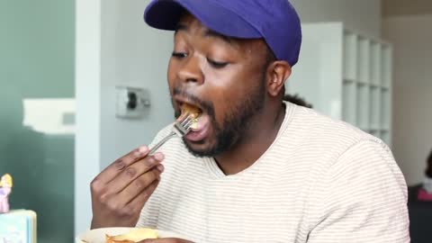People Try Argentinian Treats With Dulce De Leche