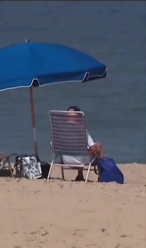 1% Joe Chilling On The Beach.. 🏝️