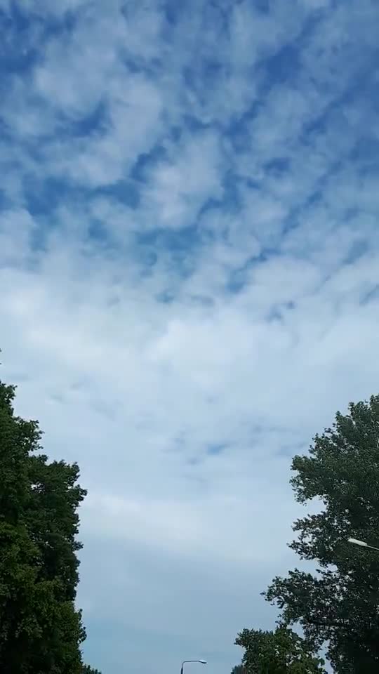 Himmel in Berlin am 17. Mai 2022 etwa 16 Uhr