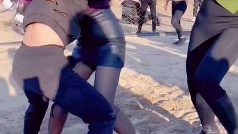 Fighting girl's