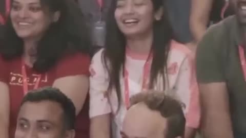 Anushka trolls virat