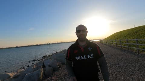 Tiny vlog waterside.