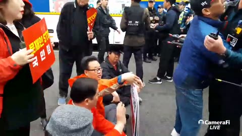 20190422_V3_S04(0gY-Ok-6pJ0)결국 청와대 경찰 대오를 뚫고, 시작을 했으면 끝을 봐야지