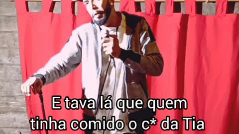 Humorista cita Elenco B em palco de Stand Up Comedy