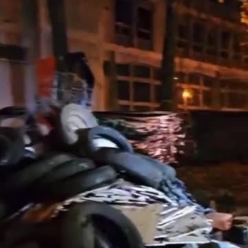 FARMERS IN FRANCE HAVE STARTED DUMPING TONS OF WASTE IN FRONT OF GOVERNMENT BUILDINGS