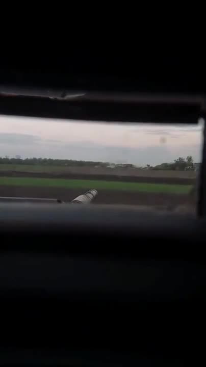 Ukrainian T-72 tank firing on Russian positions